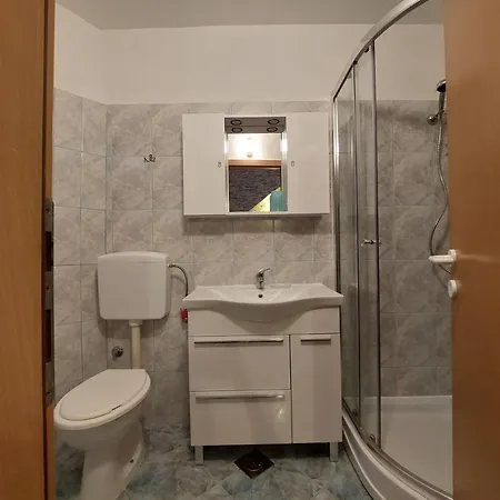 Leona Apartmán *